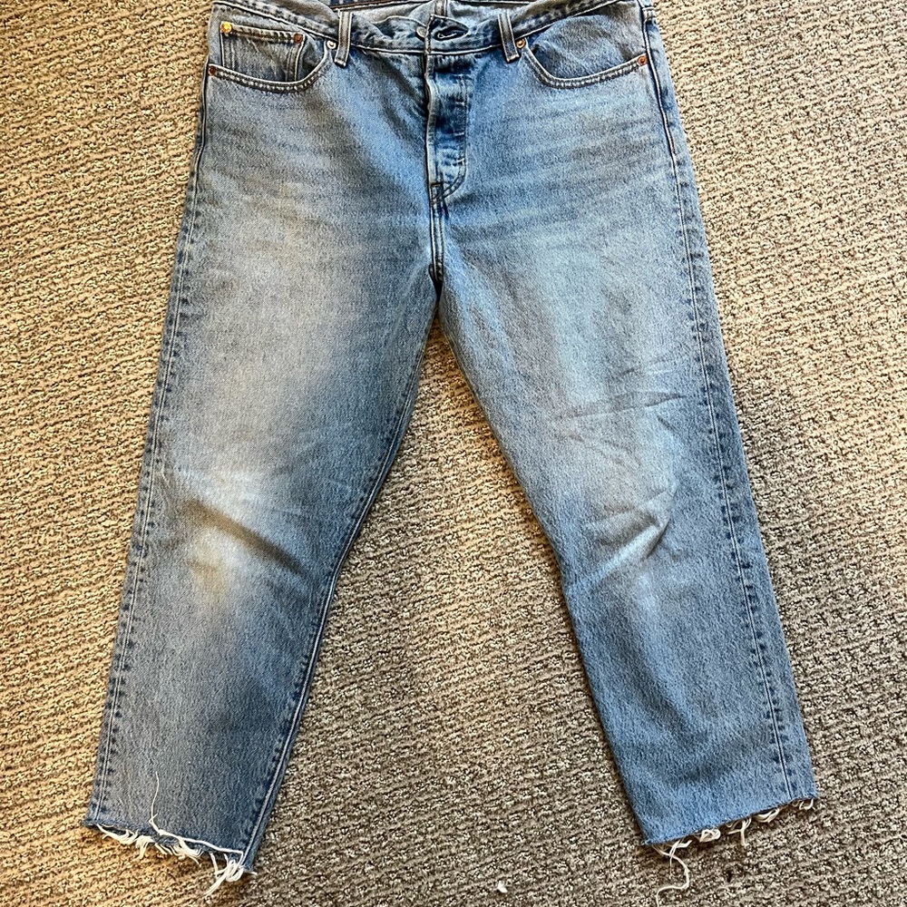 Levi’s Jeans with Frayed Hem
